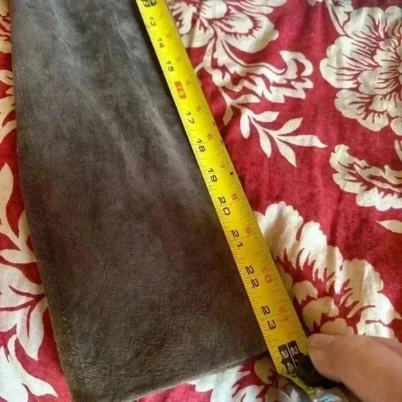 Liz Claiborne size large suede jacket‎ NWOT. Fully lined. Patch pockets, zipper. - Picture 10 of 11